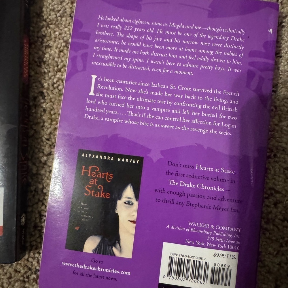 Alyxandra Harvey Vampire Book Set - Hearts at Stake & Blood Feud - Picture 7 of 8